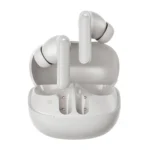 دفون بلوتوثی QCY Buds ANC HT15 یک انتخاب ایده‌آل برای کسانی است که به‌دنبال کیفیت صدا، حذف نویز حرفه‌ای و قیمت مناسب در کنار هم هستند. این مدل با فناوری ANC پیشرفته تا حد زیادی صدای مزاحم محیط را کاهش می‌دهد و تجربه موسیقی، مکالمه و تماشای ویدئو را کاملاً لذت‌بخش و بدون حواس‌پرتی می‌کند. درایورهای قدرتمند، بیس عمیق، اتصال پایدار بلوتوث 5.3 و تأخیر بسیار کم، این هدفون را برای بازی، مکالمه و استفاده روزمره کاملاً مناسب کرده است. طراحی ارگونومیک و سبک QCY HT15 نیز باعث می‌شود ساعت‌ها بدون خستگی در گوش باقی بماند. هدفون بلوتوثی کیو سی وای مدل Buds ANC HT15